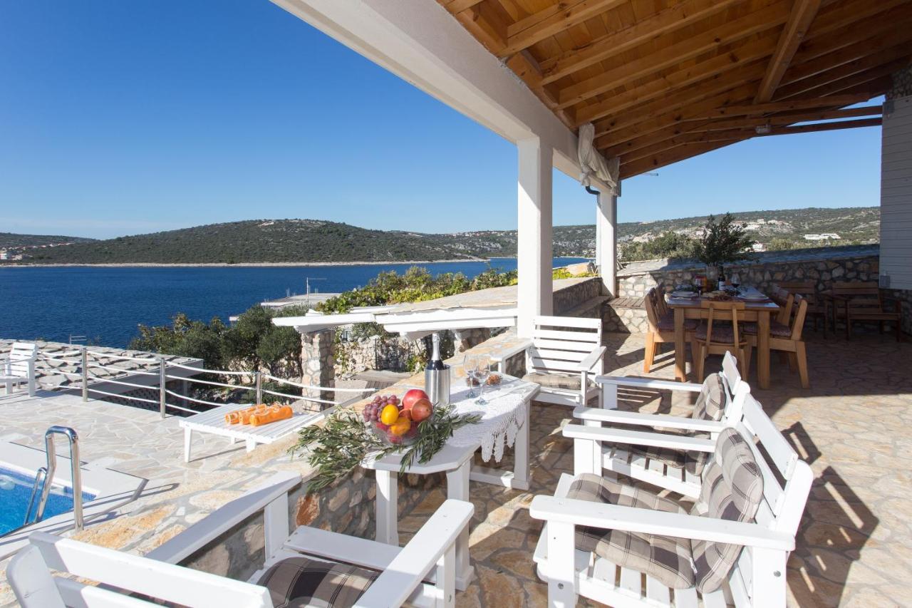 Villa, Stone House With Swimming Pool & Sauna, Beach, Севид